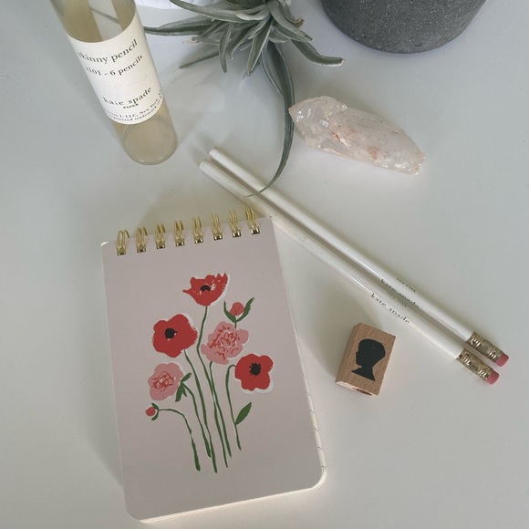 Kate Spade - vintage pencils and sharpener + mini paper pad - Picture 1 of 6
